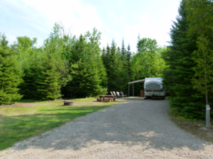 Un emplacement du camping du parc de la baie Sainte-Marguerite - Magazine Camper