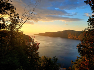 La beauté du Fjord du Saguenay aux aurores - Magazine Camper