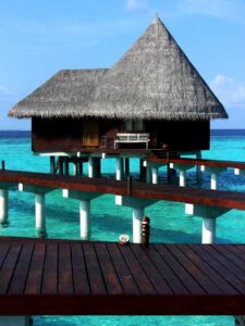 Autre formule... le hutte sur piloti - Magazine Camper