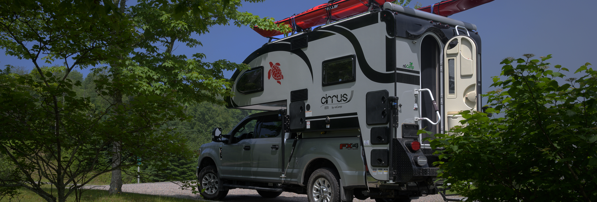Bannière Caravane portée Cirrus 820 de nüCamp