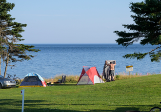 Installer sa tente comme un pro - Magazine Camper
