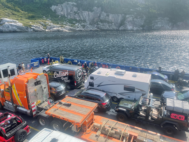 La combinaison fourgonnette-caravane de l’artiste. - Magazine Camper