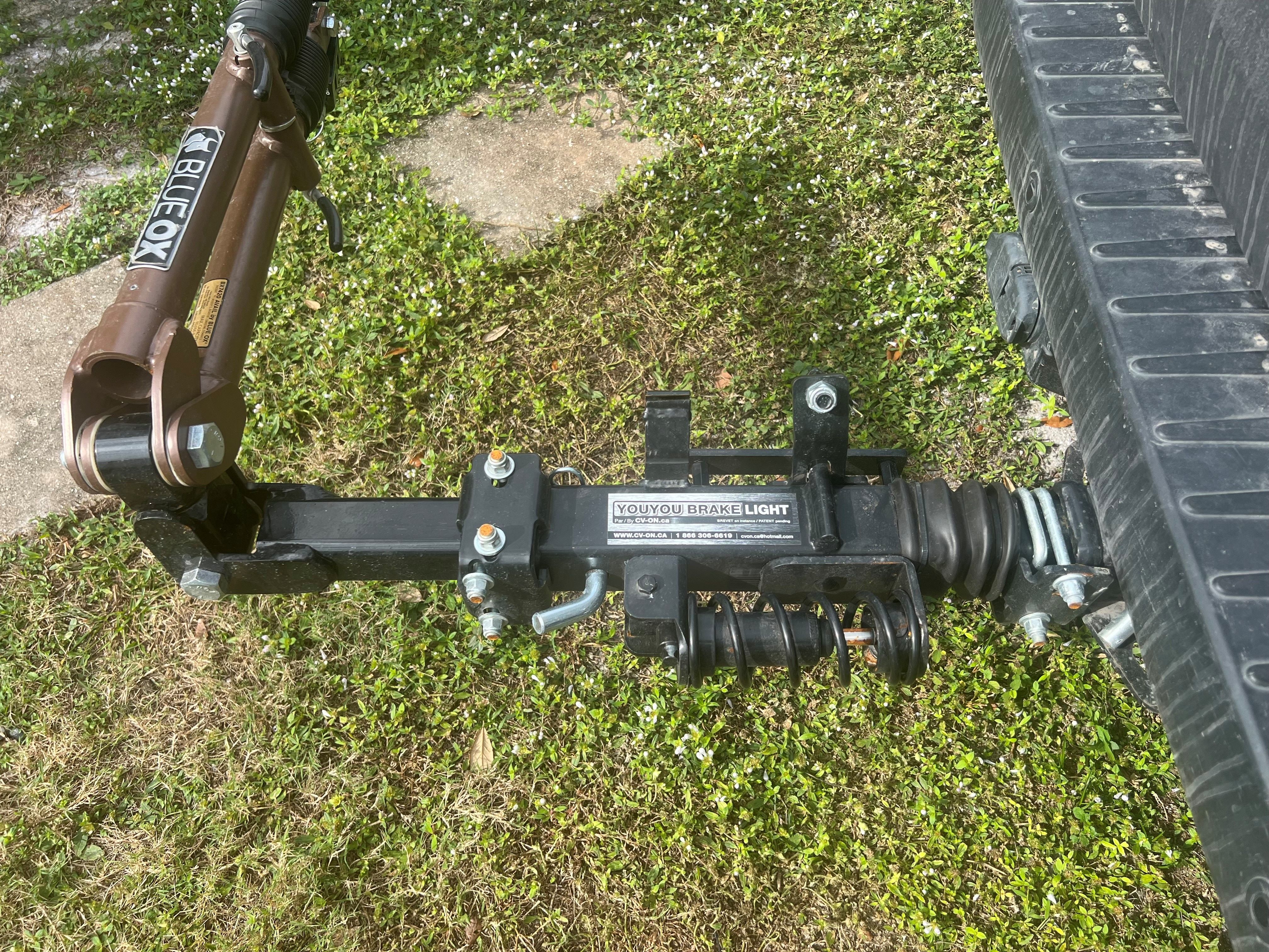 Le préféré de notre rédacteur en chef pour sa simplicité et son efficacité, le système de freinage Youyou Brake, conçu et fabriqué au Québec, contribue à la sécurité du remorquage d’un petit véhicule d’appoint. - Magazine Camper