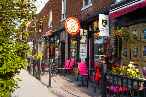 Le Café Rouge est au coeur de Bedford. - Magazine Camper