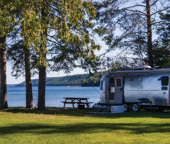 De nombreux emplacements de camping offrent d'imprenables vues sur l'eau - Magazine Camper
