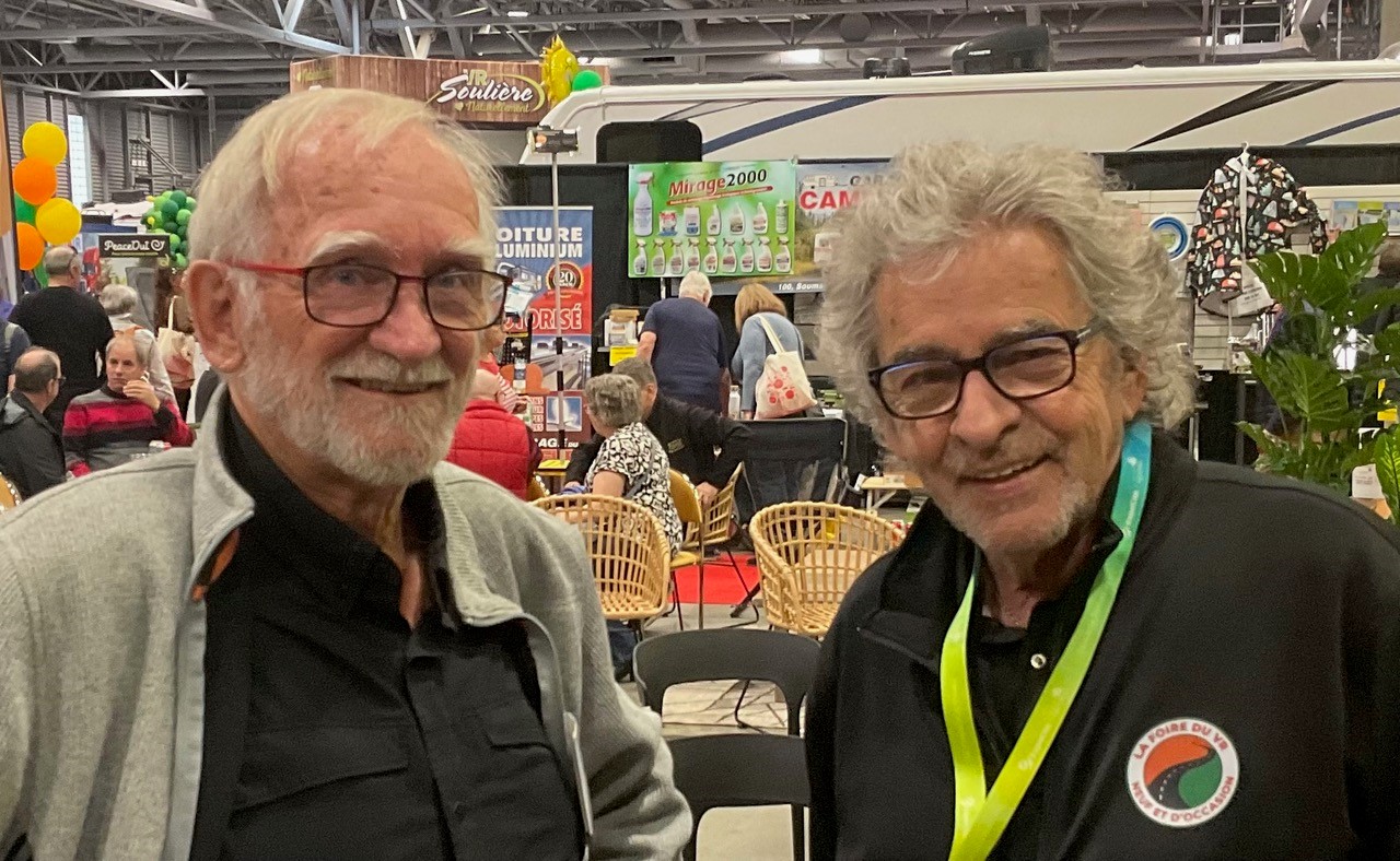 Croqué sur le vif alors que je discutais avec le promoteur de La Foire du VR neuf et d’occasion, Jean-Marc Pageau. - Magazine Camper