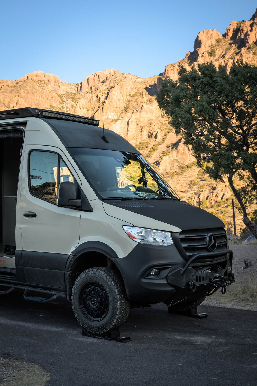 Avec un peu d'expérience, il est facile d'estimer la hauteur requise pour les cales. - Magazine Camper