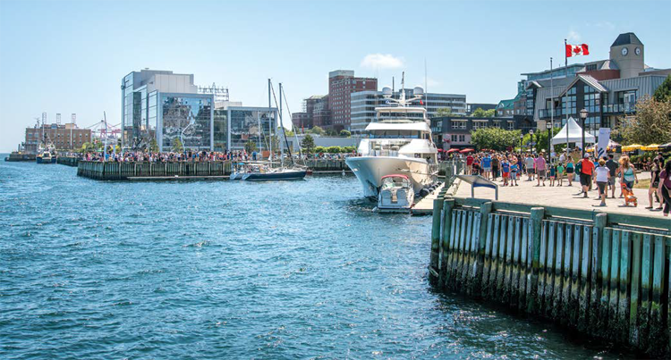 La promenade de bois du bord de mer de Halifax. - Magazine Camper