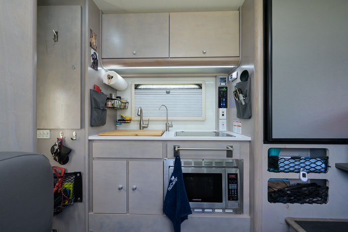 La cuisine de la caravane est très bien équipée. - Magazine Camper