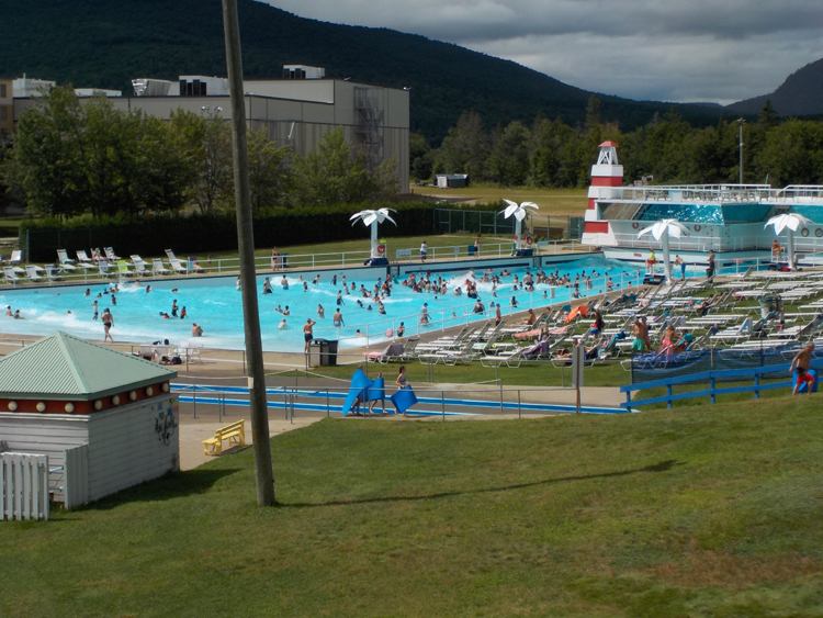 La piscine à vagues du Bora Parc - Magazine Camper