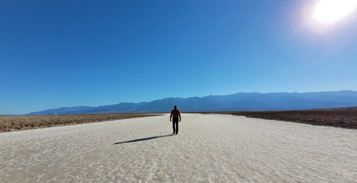 Le bassin Badwater est l’endroit le plus bas des États-Unis, à 85,5 mètres sous le niveau de la mer. - Magazine Camper