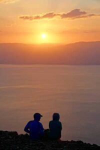 Lever de Soleil sur la Mer Morte - Magazine Camper