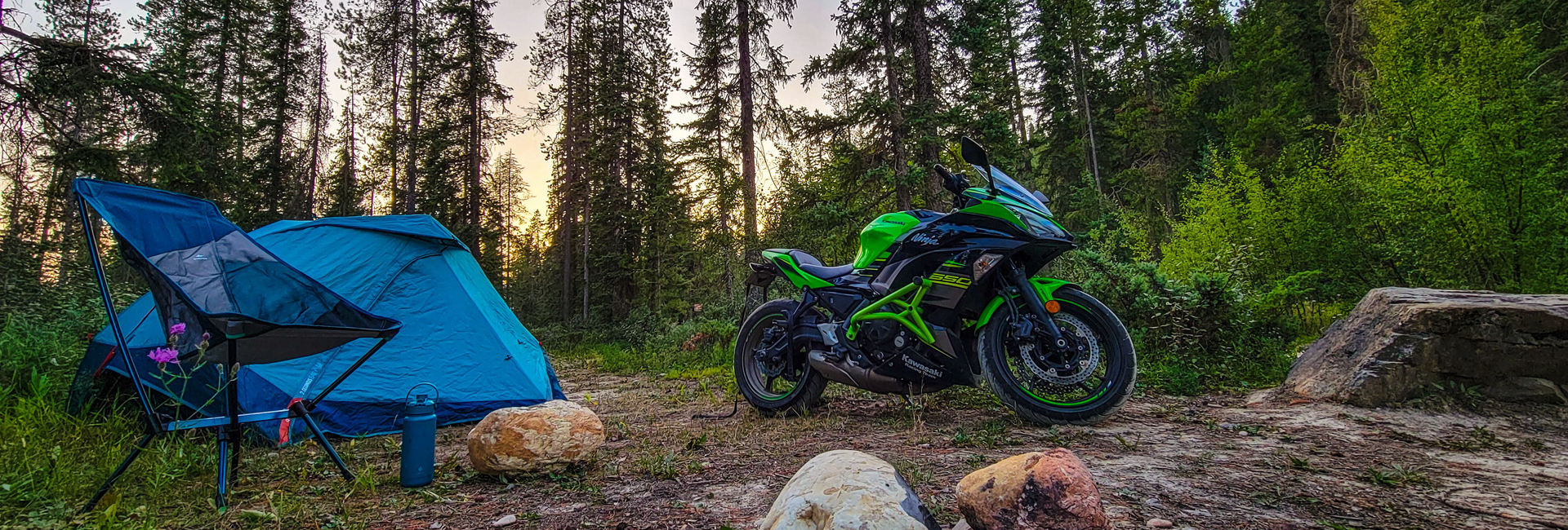 Bannière En moto, du Yukon au Cap-Breton