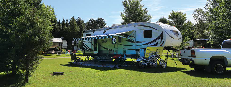 Le camping compte près de 160 emplacements, dont certains ensoleillés. - Magazine Camper