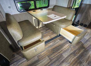 Les deux tiroirs sous les banquettes se ferment à clé. - Magazine Camper