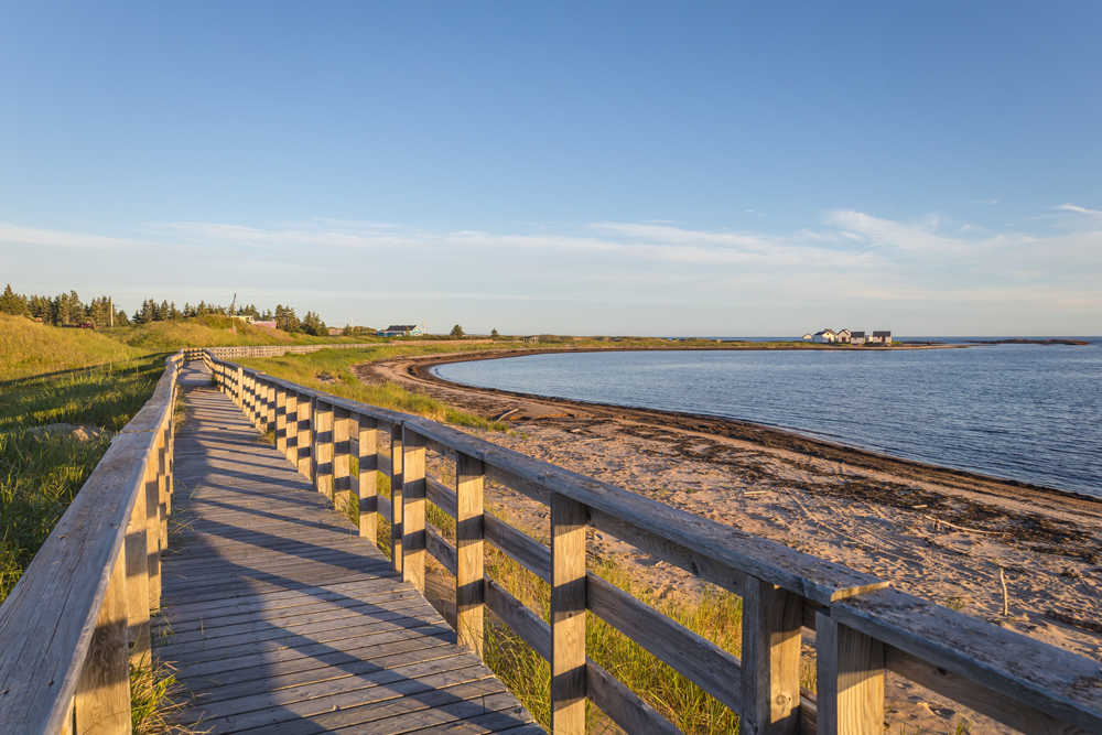 Le paysage à l'approche de l'irrésistible village de Natashquan - Magazine Camper