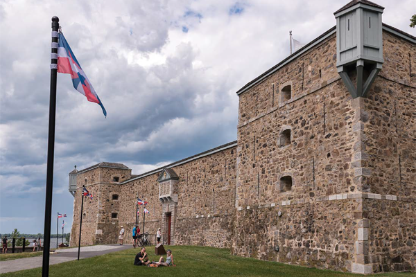 Le lieu historique national de Fort-Chambly, à Chambly, offre la possibilité d'une visite enrichissante. - Magazine Camper